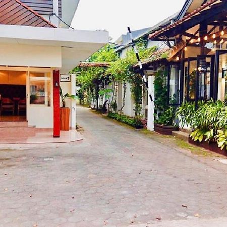 Belaya Hotel Jepara Exteriör bild