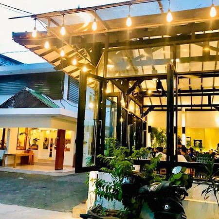 Belaya Hotel Jepara Exteriör bild