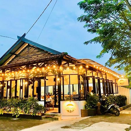 Belaya Hotel Jepara Exteriör bild