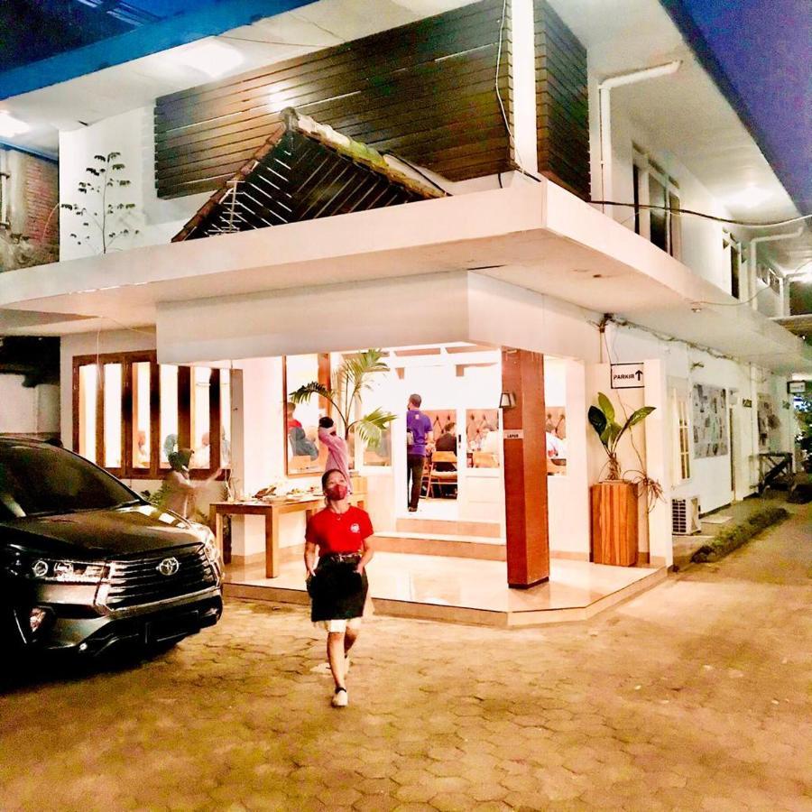 Belaya Hotel Jepara Exteriör bild